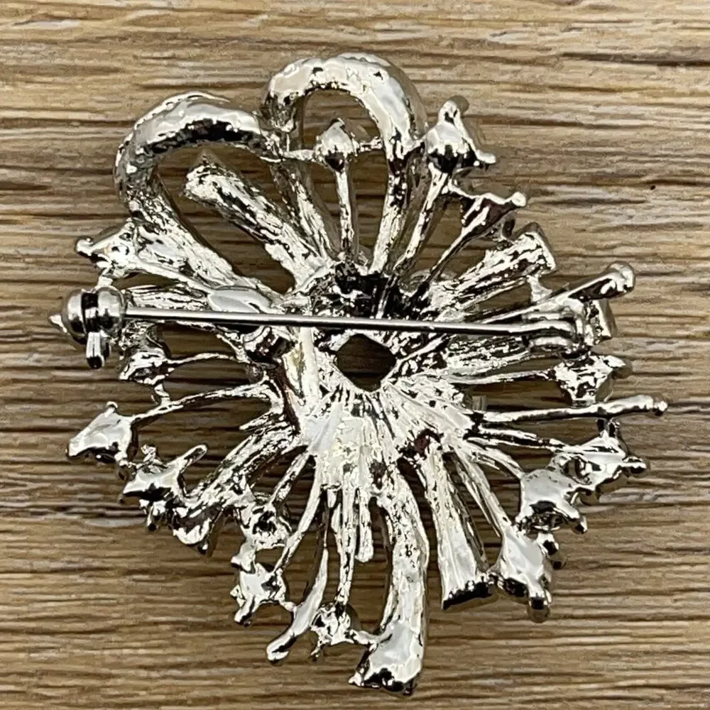 Women Pearl Flower Crystal Scarf Lapel Brooch Pins Costume Brooches Silver Alloy